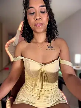 Snapshot of bella__honey chatting on July 23, 2026, 1:30 am bella honey online show from July 23, 2026, 1:30 am