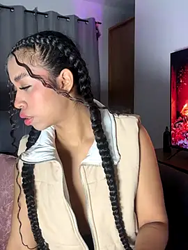 Snapshot of bella__honey chatting on October 15, 2025, 3:05 am bella  honey online show from October 15, 2025, 3:05 am