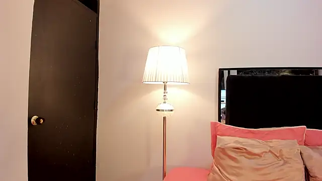 lilithTeen1  online show from February 18, 2026, 4:32 am