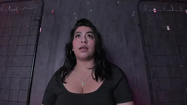 Snapshot of Carolina_Arias chatting on October 17, 2025, 8:10 pm Carolina Arias online show from October 17, 2025, 8:10 pm