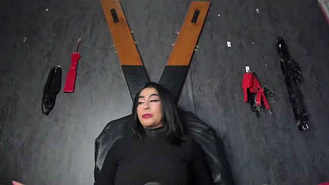 Snapshot of Carolina_Arias chatting on March 20, 2025, 8:19 pm Carolina Arias online show from March 20, 2025, 8:19 pm