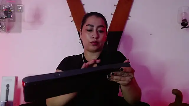 Snapshot of Carolina_Arias chatting on September 15, 2025, 4:51 pm Carolina Arias online show from September 15, 2025, 4:51 pm