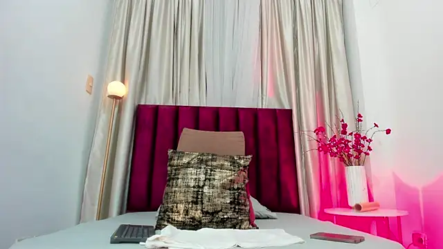CarolineMillerr online show from March 21, 2025, 11:55 am