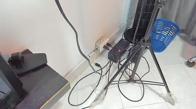 Chloe lauren online show from March 6, 2025, 6:08 am