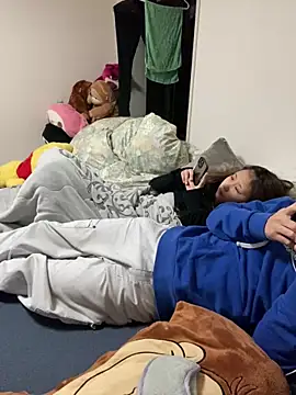 chocolatecakee online show from February 19, 2025, 3:05 pm