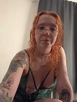 Snapshot of alt_cutie chatting on October 3, 2025, 7:59 pm alt cutie online show from October 3, 2025, 7:59 pm