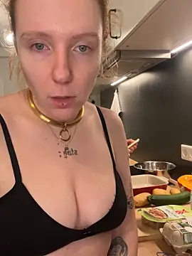 Snapshot of alt_cutie chatting on November 3, 2025, 6:33 pm alt cutie online show from November 3, 2025, 6:33 pm