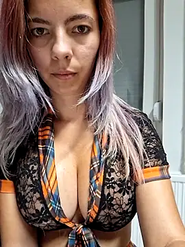 allinqueen online show from October 14, 2025, 11:25 pm