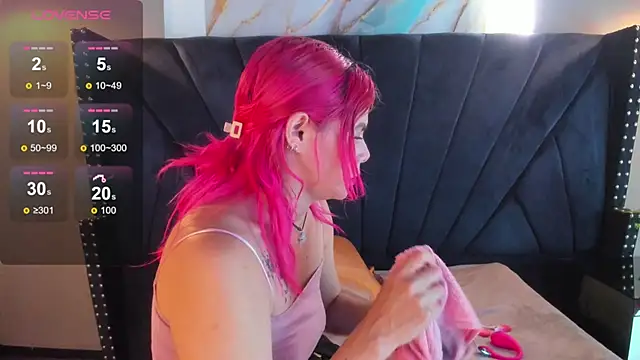 NIKI SANTANA online show from September 18, 2025, 3:53 am