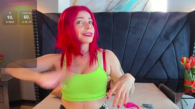 NIKI SANTANA online show from October 15, 2025, 3:49 am