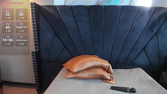 NIKI SANTANA online show from September 23, 2025, 3:46 am