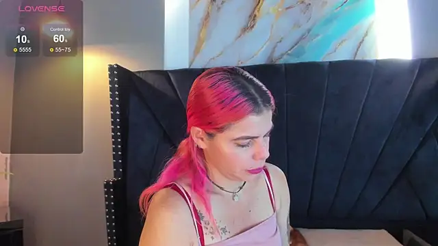 NIKI SANTANA online show from October 8, 2025, 3:52 am