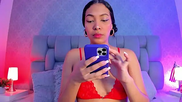 Snapshot of KarolRojas_ chatting on March 19, 2025, 3:30 am KarolRojas  online show from March 19, 2025, 3:30 am