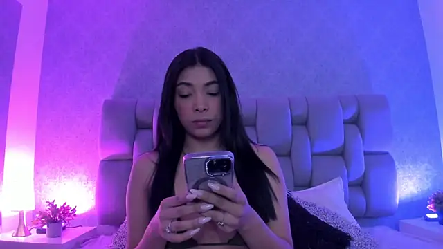 Snapshot of KarolRojas_ chatting on September 26, 2025, 3:35 am KarolRojas  online show from September 26, 2025, 3:35 am