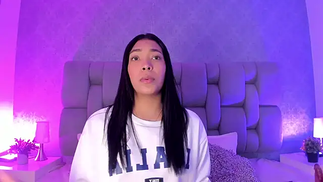 Snapshot of KarolRojas_ chatting on September 18, 2025, 3:20 am KarolRojas  online show from September 18, 2025, 3:20 am