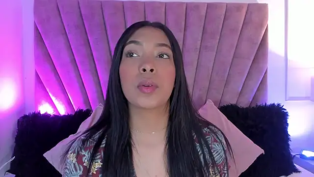 Snapshot of KarolRojas_ chatting on October 22, 2025, 3:17 am KarolRojas  online show from October 22, 2025, 3:17 am
