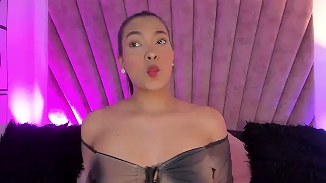 Snapshot of KarolRojas_ chatting on October 24, 2025, 3:27 am KarolRojas  online show from October 24, 2025, 3:27 am