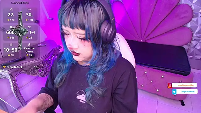 Snapshot of toky_doll chatting on November 19, 2025, 8:53 pm toky doll online show from November 19, 2025, 8:53 pm