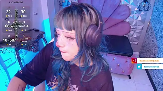 Snapshot of toky_doll chatting on December 4, 2025, 8:19 pm toky doll online show from December 4, 2025, 8:19 pm