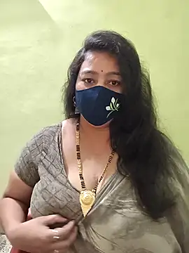 neelu-hoty online show from April 15, 2026, 12:21 pm