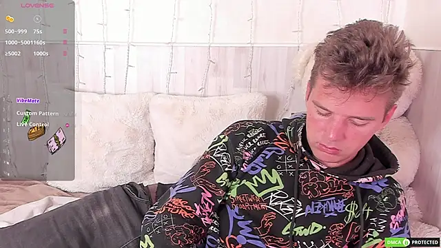 ArthurWhitee online show from December 3, 2025, 8:47 am