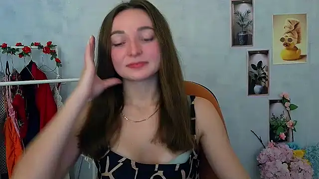  Barbie Kiss  online show from December 1, 2025, 12:28 pm