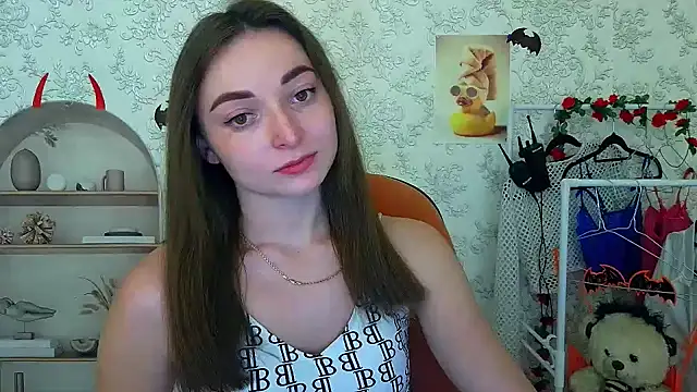  Barbie Kiss  online show from October 28, 2025, 2:27 pm