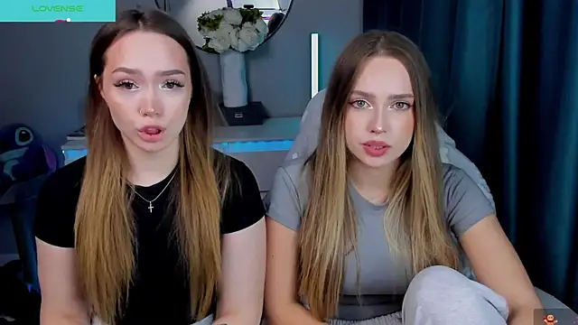 YaraKroft  online show from December 16, 2025, 5:28 pm