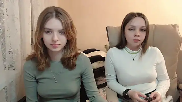 Emi1y Angel11 online show from January 28, 2025, 12:00 pm