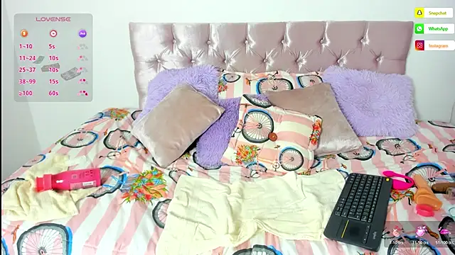 alanavega11 online show from April 6, 2026, 1:12 pm