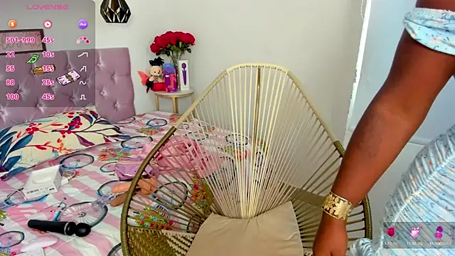 alanavega11 online show from February 25, 2025, 1:53 pm