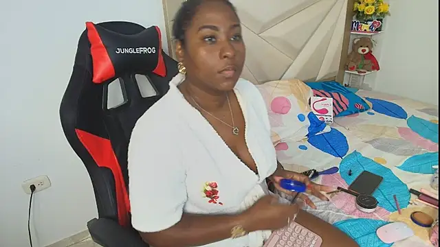 alanavega11 online show from February 26, 2025, 2:38 pm