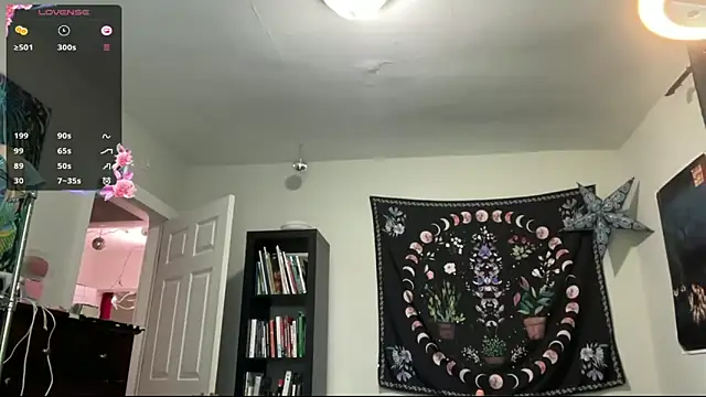 Aria Fields online show from April 16, 2026, 2:51 pm