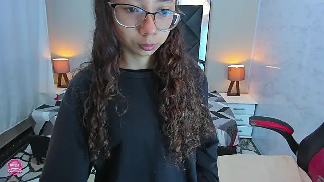 Snapshot of Alicee_petite chatting on January 21, 2025, 11:13 am Alicee petite online show from January 21, 2025, 11:13 am