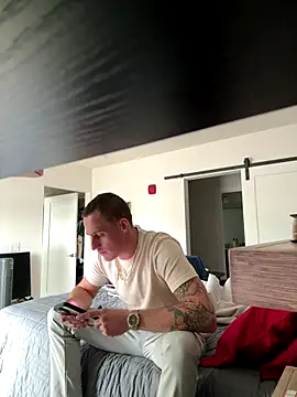 PeytonJohnn online show from October 15, 2025, 7:44 pm