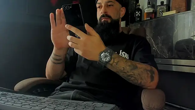 Snapshot of axxelrich_ chatting on October 10, 2025, 6:14 am axxelrich  online show from October 10, 2025, 6:14 am