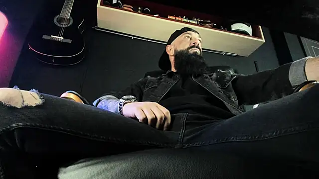 Snapshot of axxelrich_ chatting on March 4, 2025, 5:53 am axxelrich  online show from March 4, 2025, 5:53 am