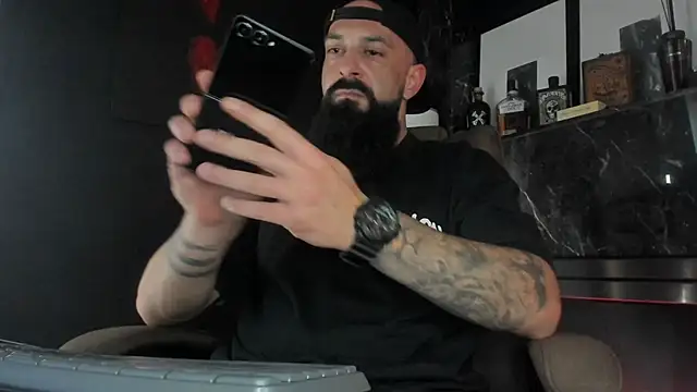 Snapshot of axxelrich_ chatting on October 16, 2025, 2:03 pm axxelrich  online show from October 16, 2025, 2:03 pm