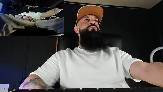 Snapshot of axxelrich_ chatting on March 2, 2025, 5:23 am axxelrich  online show from March 2, 2025, 5:23 am