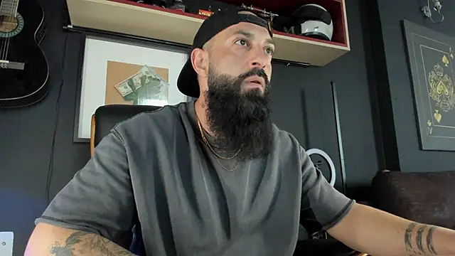 Snapshot of axxelrich_ chatting on February 15, 2025, 10:33 am axxelrich  online show from February 15, 2025, 10:33 am