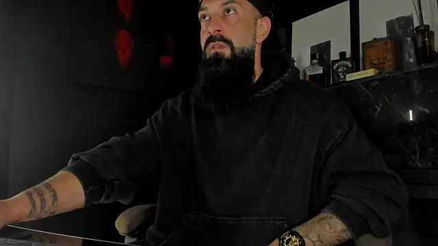 Snapshot of axxelrich_ chatting on October 28, 2025, 4:35 am axxelrich  online show from October 28, 2025, 4:35 am