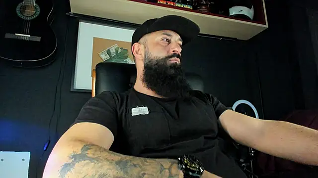 Snapshot of axxelrich_ chatting on January 27, 2025, 6:30 am axxelrich  online show from January 27, 2025, 6:30 am