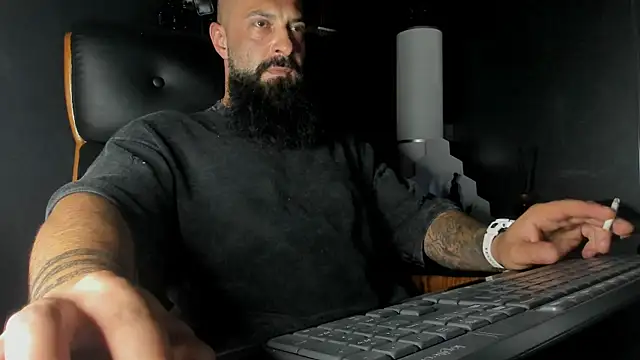 Snapshot of axxelrich_ chatting on September 12, 2025, 4:40 pm axxelrich  online show from September 12, 2025, 4:40 pm