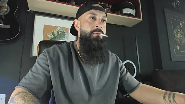 Snapshot of axxelrich_ chatting on February 15, 2025, 7:27 am axxelrich  online show from February 15, 2025, 7:27 am