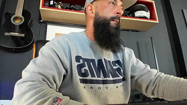 Snapshot of axxelrich_ chatting on February 9, 2025, 10:20 am axxelrich  online show from February 9, 2025, 10:20 am