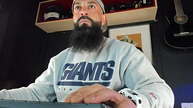 Snapshot of axxelrich_ chatting on February 8, 2025, 6:43 am axxelrich  online show from February 8, 2025, 6:43 am