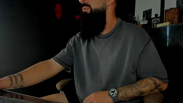 Snapshot of axxelrich_ chatting on October 9, 2025, 5:52 am axxelrich  online show from October 9, 2025, 5:52 am