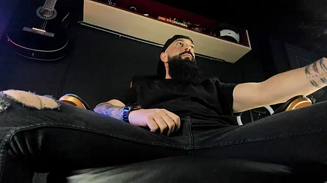 Snapshot of axxelrich_ chatting on March 3, 2025, 5:16 am axxelrich  online show from March 3, 2025, 5:16 am