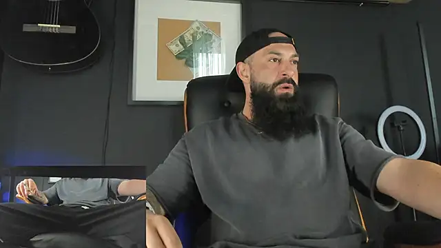 Snapshot of axxelrich_ chatting on February 16, 2025, 6:32 am axxelrich  online show from February 16, 2025, 6:32 am