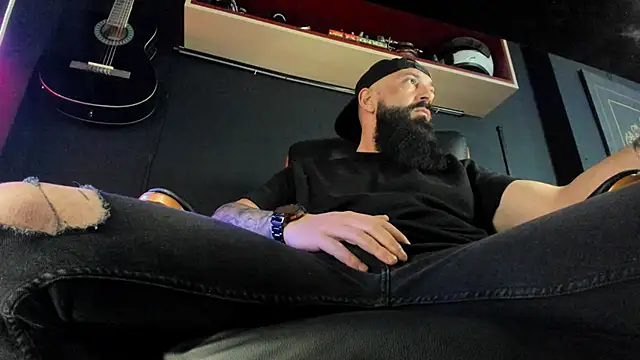 Snapshot of axxelrich_ chatting on March 3, 2025, 8:19 am axxelrich  online show from March 3, 2025, 8:19 am